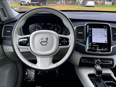 Used 2020 Volvo XC90 T5 Momentum w/ Protection Package Premier AWD/4WD image 7