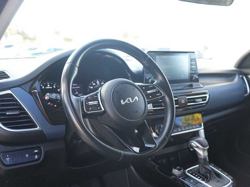 Used 2023 Kia Seltos S image 2