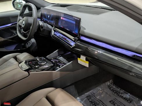 Used 2024 BMW i5 eDrive40i w/ Premium Package image 23