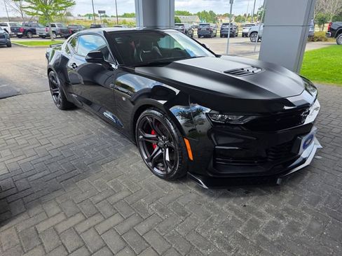 Used 2021 Chevrolet Camaro SS RWD image 5