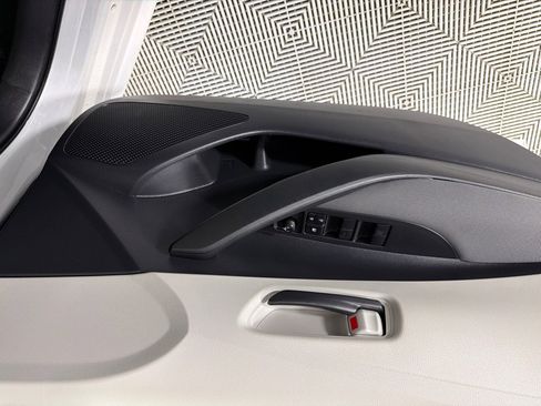 Used 2022 Toyota Corolla LE FWD image 10