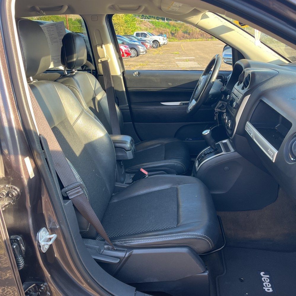 Used 2017 Jeep Compass Latitude AWD/4WD image 4