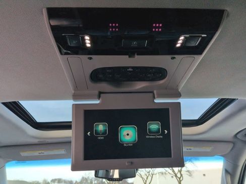 Used 2019 Chevrolet Suburban Premier image 40