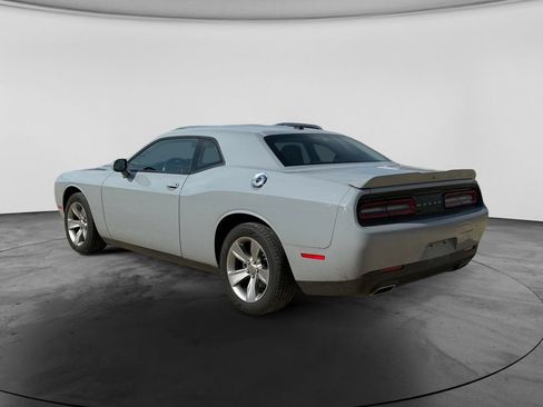 Used 2022 Dodge Challenger SXT RWD image 6