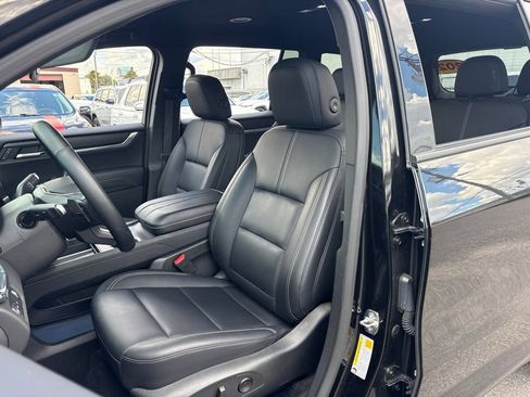 Used 2026 GMC Acadia Elevation w/ Elevation Premium Package FWD image 9