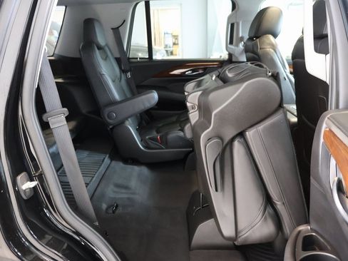 Certified 2020 Cadillac Escalade Luxury image 41