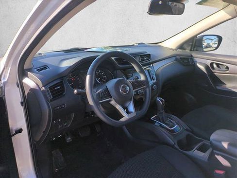 Used 2020 Nissan Rogue Sport S image 10