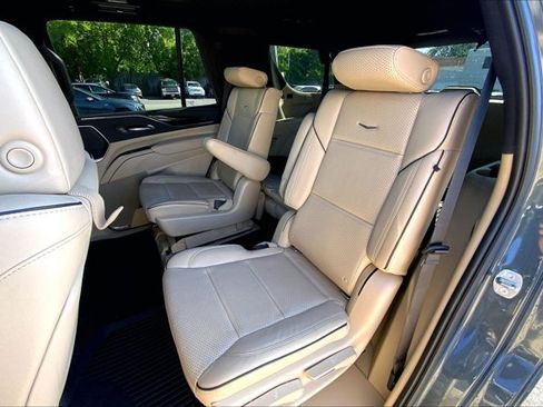Used 2021 Cadillac Escalade Premium Luxury AWD/4WD image 26