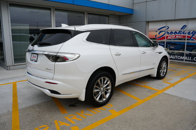 Used 2024 Buick Enclave Avenir w/ Avenir Technology Package AWD/4WD image 36