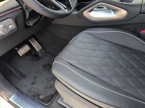 New 2026 Mercedes-Benz Maybach GLS 600 4MATIC image 4