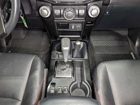Used 2018 Toyota 4Runner TRD Off-Road Premium AWD/4WD image 21