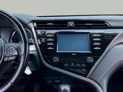 Used 2020 Toyota Camry SE FWD image 7