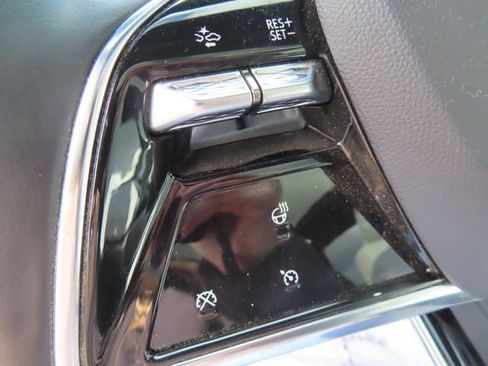 Used 2024 Cadillac Lyriq Sport RWD image 19
