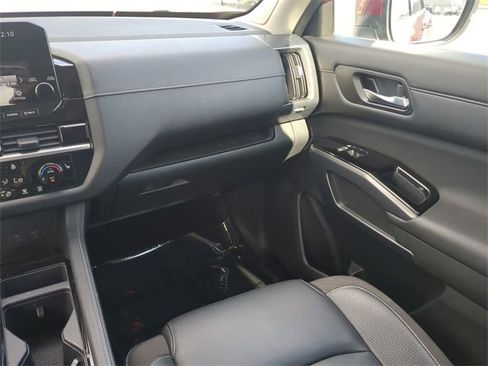 Used 2023 Nissan Pathfinder SL w/ SL Premium Package image 17