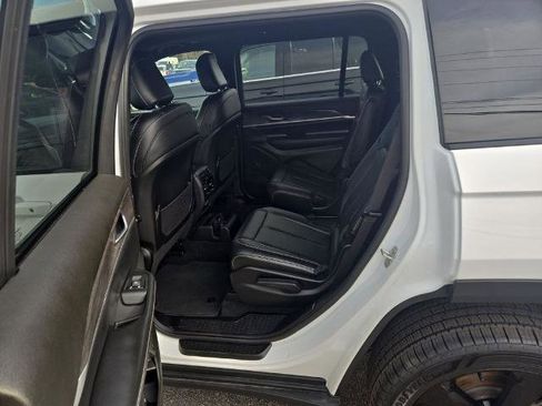 Used 2024 Jeep Grand Cherokee L Limited w/ Black Appearance Package image 4