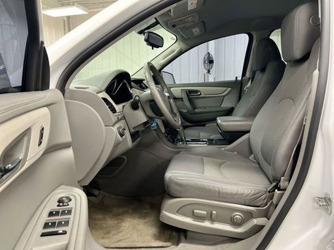Used 2016 Chevrolet Traverse LT w/ Style and Technology Package FWD image 19