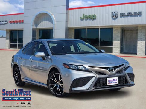Used 2023 Toyota Camry SE w/ Convenience Package FWD image 1