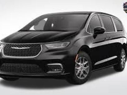 Used 2025 Chrysler Pacifica Select