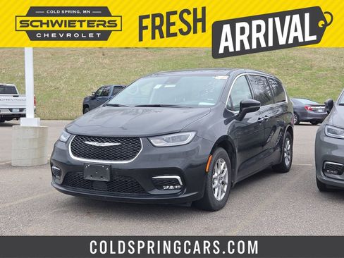Used 2023 Chrysler Pacifica Touring-L FWD image 1
