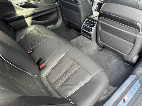 Used 2022 BMW 750i xDrive w/ Executive Package AWD/4WD image 21