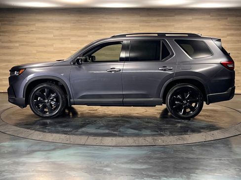 Used 2025 Honda Pilot Black Edition image 10