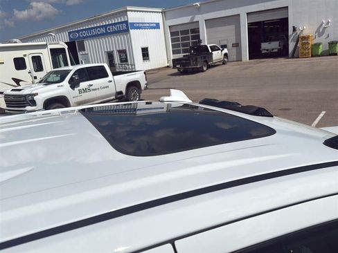 Used 2024 GMC Sierra 2500 AT4 w/ AT4 Premium Plus Package AWD/4WD image 5