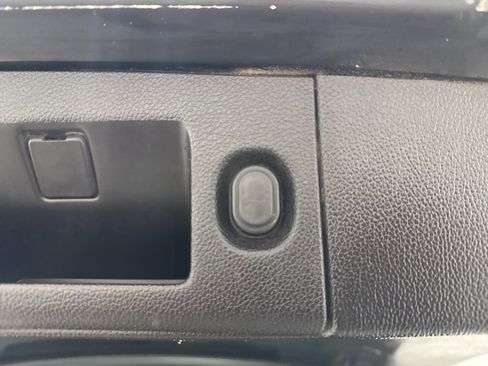 Used 2016 GMC Yukon XL Denali image 29