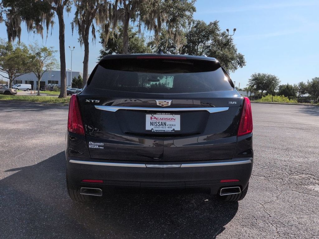 Used 2017 Cadillac XT5 Luxury w/ Driver Awareness Package FWD image 5