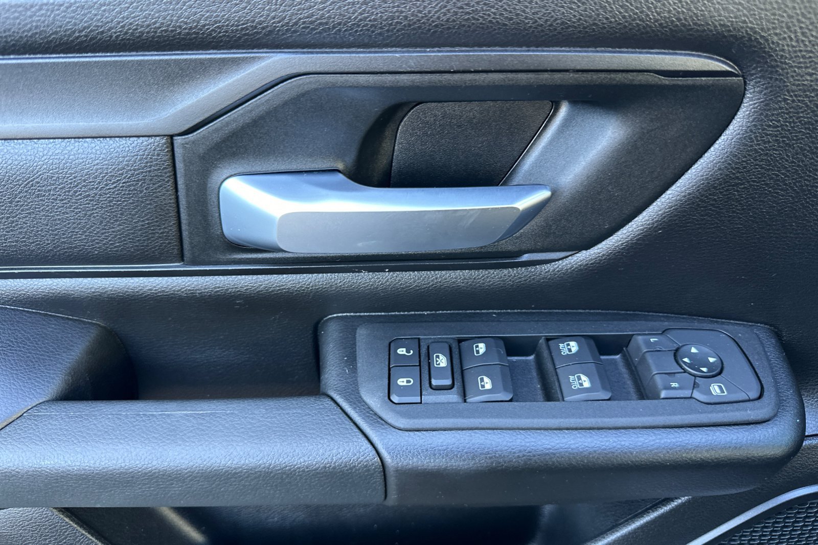 Used 2025 RAM 1500 Warlock AWD/4WD image 12