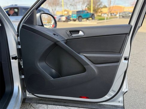 Used 2012 Volkswagen Tiguan S image 45