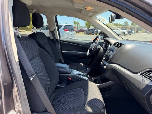 Used 2020 Dodge Journey SE w/ SE Popular Equipment Group FWD image 29