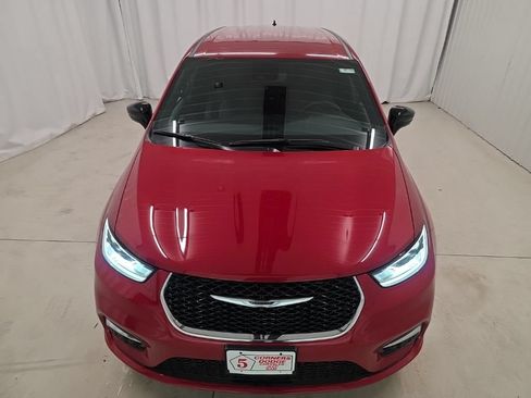 New 2026 Chrysler Pacifica Select AWD/4WD image 9