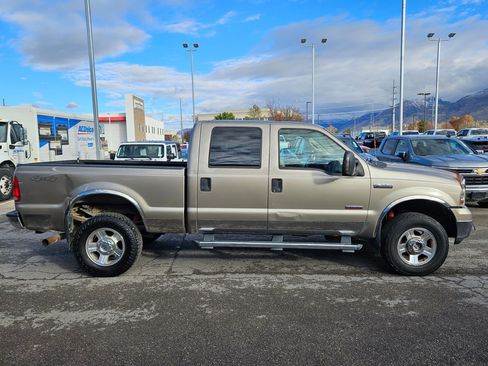 Used 2005 Ford F350 Lariat image 2