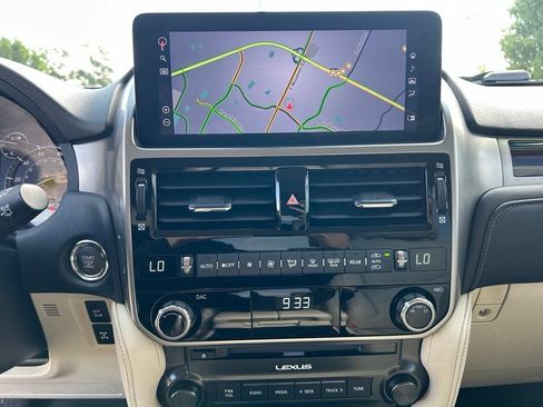 Used 2023 Lexus GX 460 Premium w/ Accessory Package AWD/4WD image 22