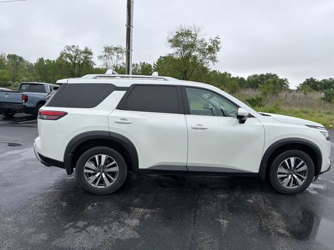 Used 2022 Nissan Pathfinder SL AWD/4WD image 8