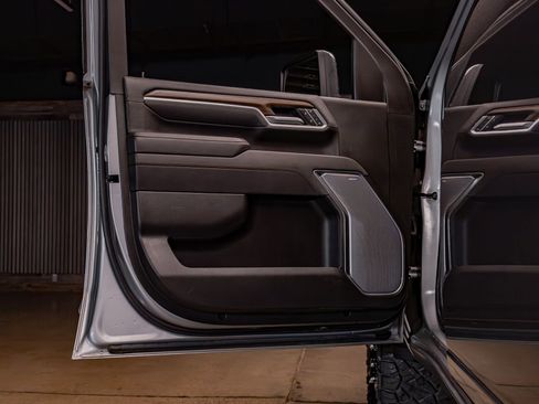 Used 2025 Chevrolet Silverado 3500 High Country w/ High Country Premium Package AWD/4WD image 33