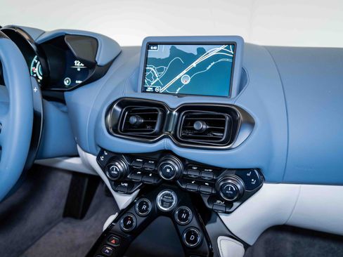 Used 2023 Aston Martin V8 Vantage Coupe RWD image 20