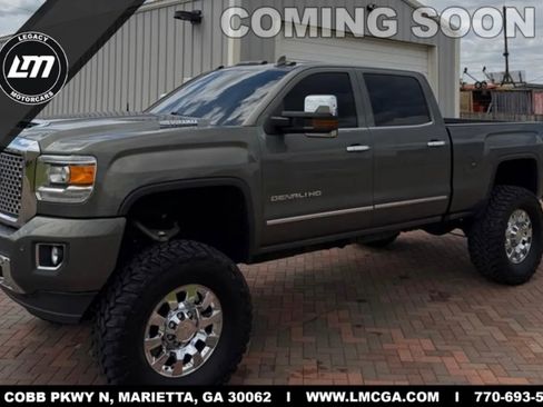 Used 2017 GMC Sierra 2500 Denali w/ Duramax Plus Package AWD/4WD image 1