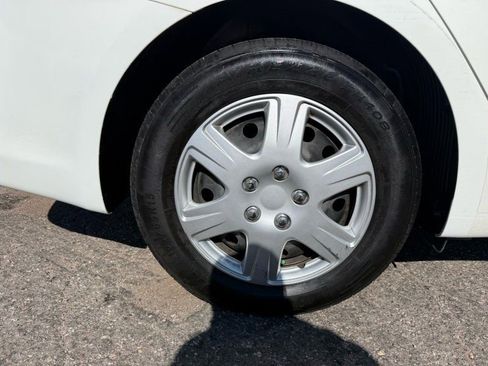 Used 2017 Kia Forte LX image 9