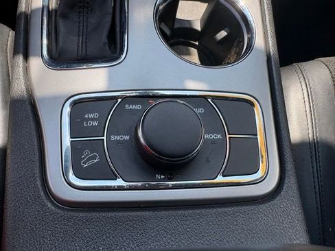 Used 2022 Jeep Grand Cherokee Laredo X AWD/4WD image 19