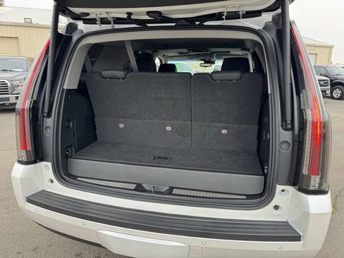 Used 2017 Cadillac Escalade Luxury image 26