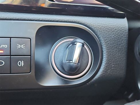 Certified 2023 Porsche Cayenne Platinum Edition image 30