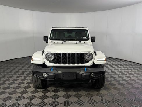 Used 2024 Jeep Wrangler Unlimited w/ Technology Group AWD/4WD image 4