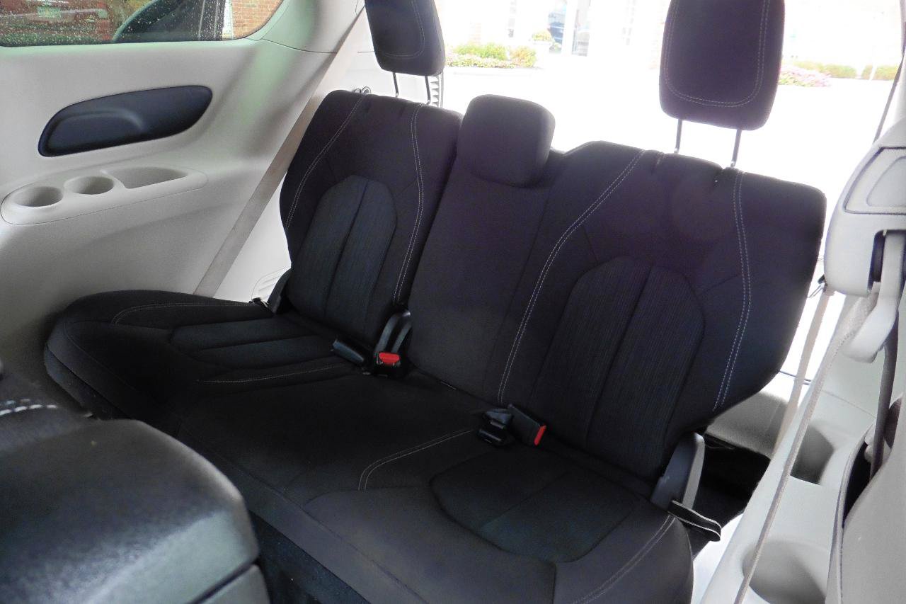 Used 2022 Chrysler Voyager LX FWD image 22