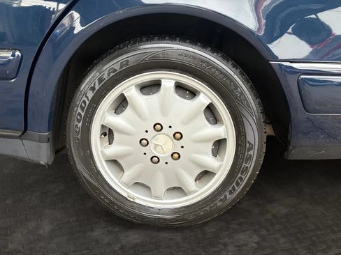 Used 1999 Mercedes-Benz E 320 Sedan image 33