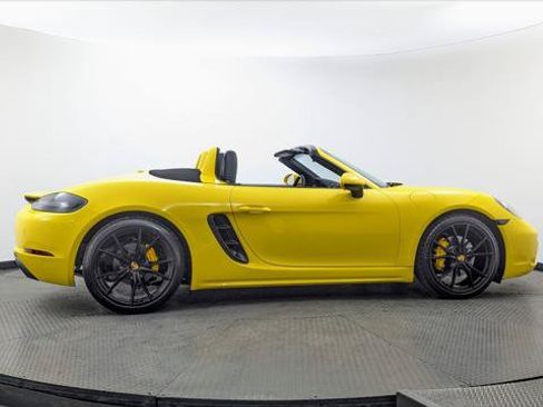 Used 2018 Porsche 718 Boxster RWD image 9