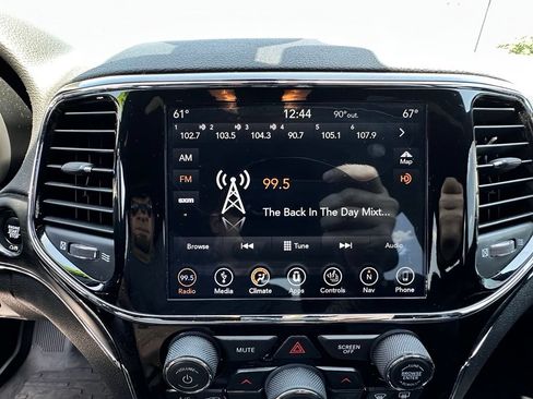 Used 2019 Jeep Grand Cherokee Limited AWD/4WD image 31