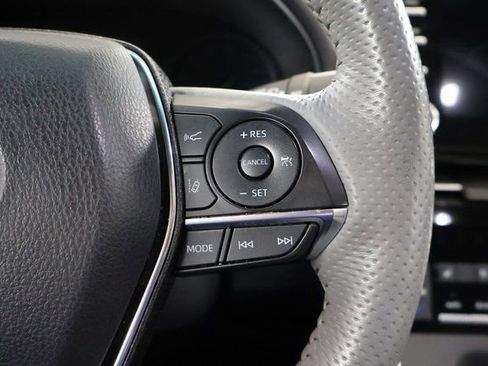 Used 2020 Toyota Avalon Limited image 18