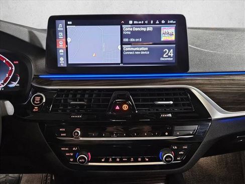 Used 2021 BMW 530i xDrive w/ M Sport Package image 15