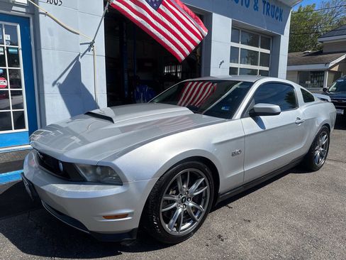 Used 2012 Ford Mustang GT Premium w/ HID Headlamps & Security Pkg RWD image 3